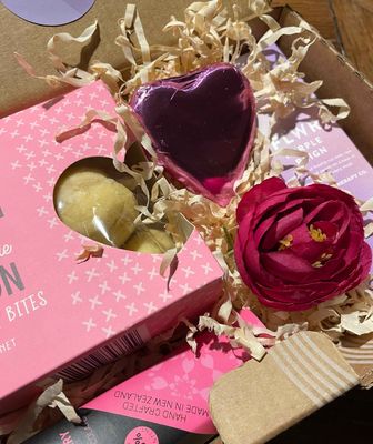 Violette I Mothers Day gift box