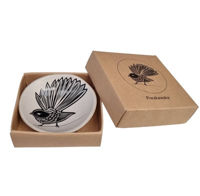 Jo Luping I Porcelain dish, 7cm - Piwakawaka