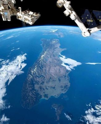 DP8011 - 65x80 South Island from Space Station