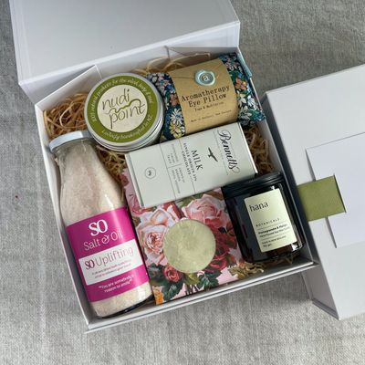 Purely Pamper Deluxe Gift Box