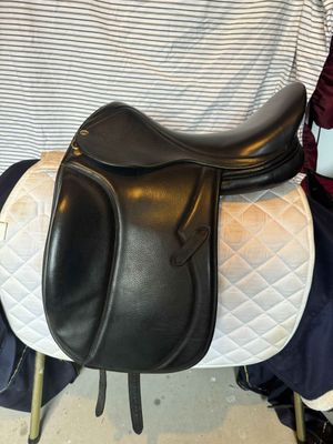 Secondhand Dressage Harry Dabbs Elegant 17.5&quot; W