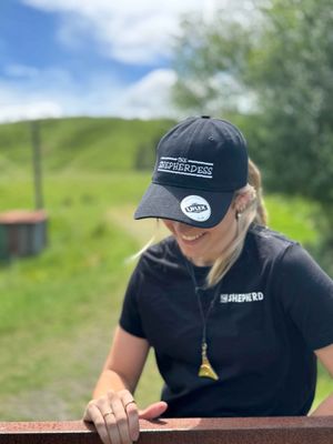 Cap, THE SHEPHERDESS