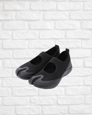 Tabi Black Sandal