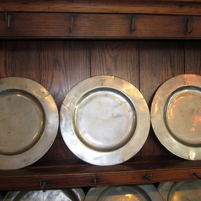 Set Of 3 Crested, Early 18th C Pewter Plates
