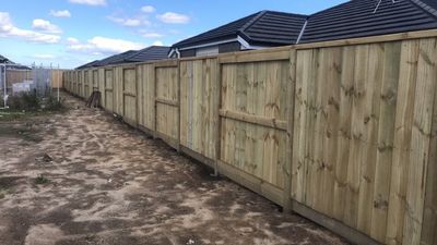 Neighbour Friendly Fence