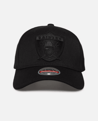 Mitchell &amp; Ness Las Vegas Raiders &#039;Triple Black Core Classic&#039; MVP Snapback