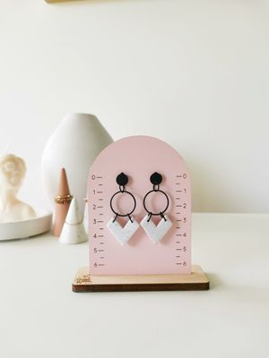 Arch with scale Earring Stand