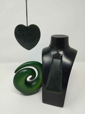 Kawakawa Pounamu Heart &amp; Toki Pendant Set