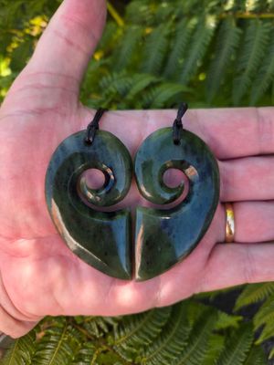 Kawakawa Pounamu Heart Koru Pendant Set