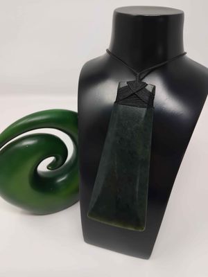 Kawakawa Pounamu Toki Pendant