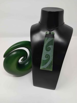 Hapopo Pounamu Toki w Koru Pendant