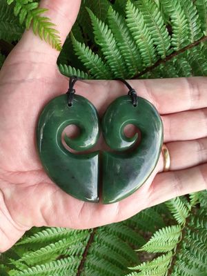 Kawakawa Pounamu Heart Koru Pendant Set