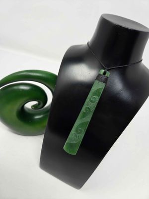 Hapopo Pounamu Roimata w Koru Pendant