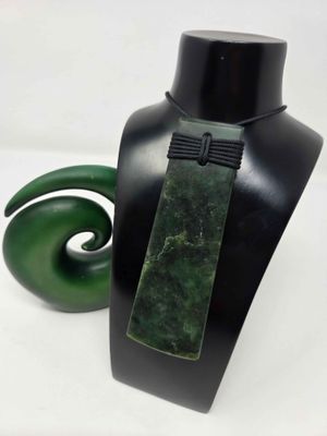 Kawakawa Pounamu Toki Pendant