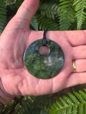 Kawakawa Pounamu Porowhita Pendant