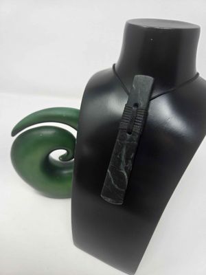 Kawakawa Pounamu Mix Toki Pendant
