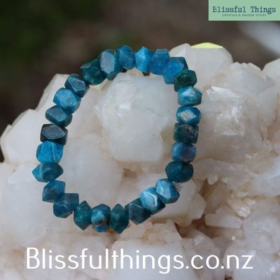 Apatite Faceted Bead, Free Form Bracelet