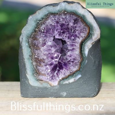 Amethyst Geode &ndash; Deep Purple with Striking Agate Banding