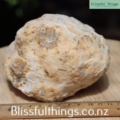 Cracking Your Own Quartz Geode - 710 grams