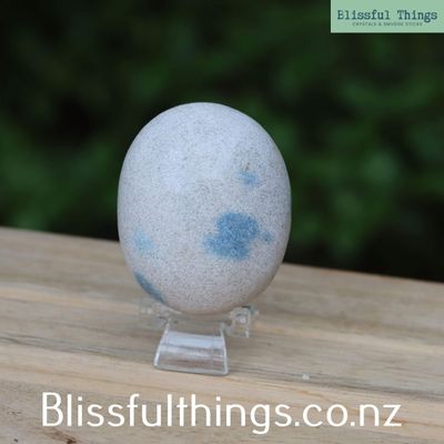 Apatite In Cleavelandite Palm Stone