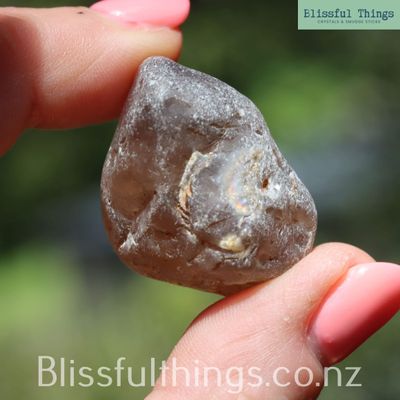 Australian Zircon &ndash; UV Reactive