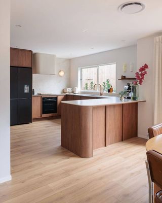 Quick-Step Perspective Nature Brushed Oak Warm Natural Laminate Flooring
