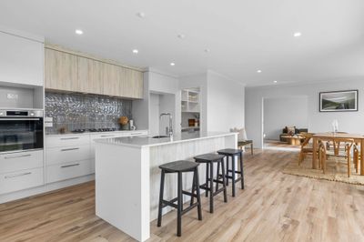 Lightning Natural Oak Laminate Flooring | Clix Plus