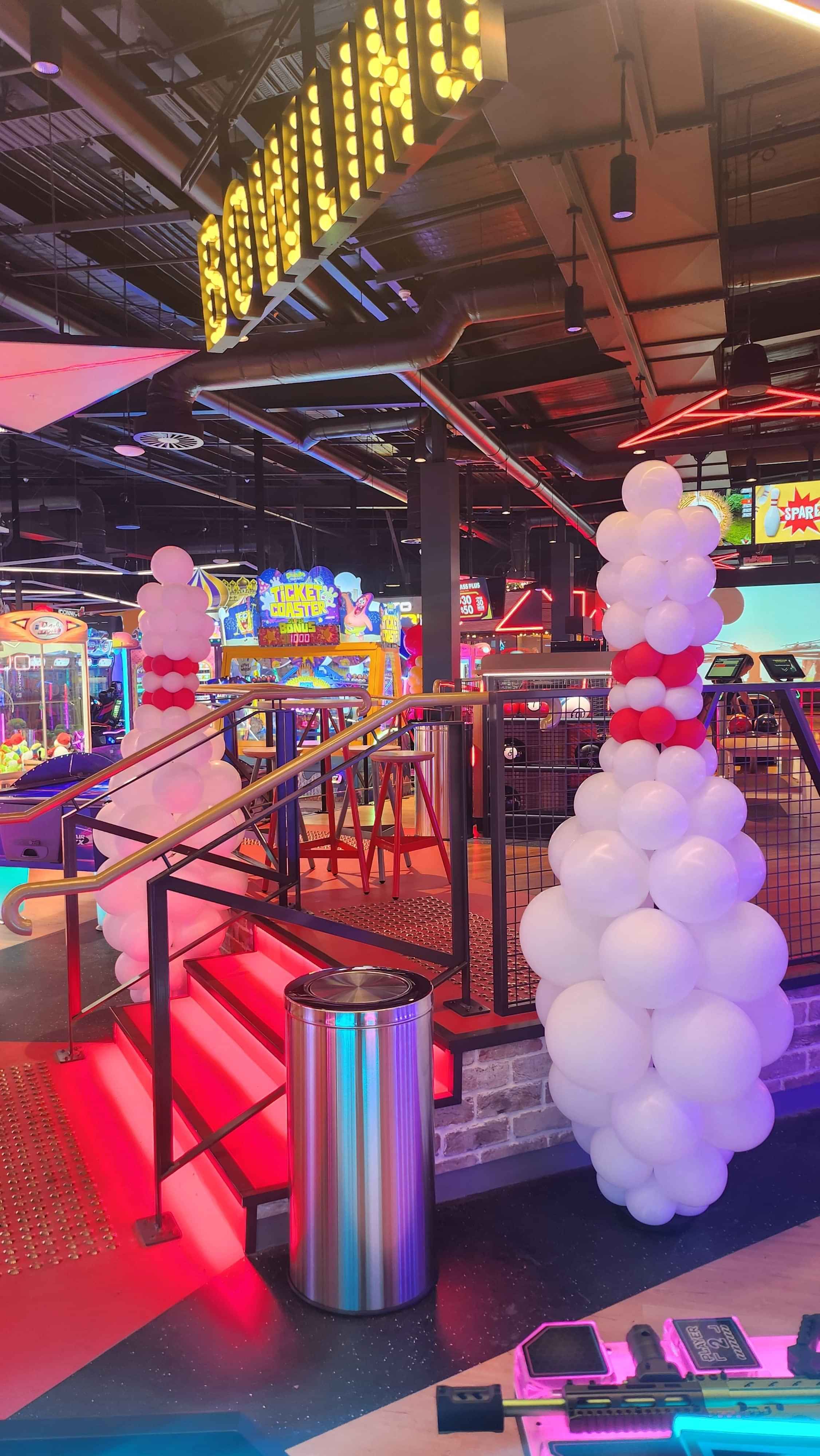 Pizza Hut Theme Balloon Garland