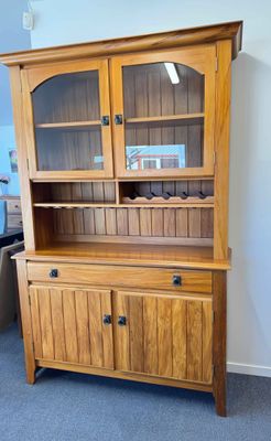 Rimu Hutch Dresser