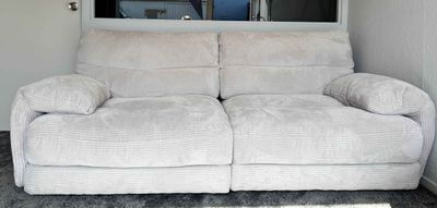 &lsquo;Darci&rsquo; 3 Seater Sofa by Hunter Home-Clearance Item