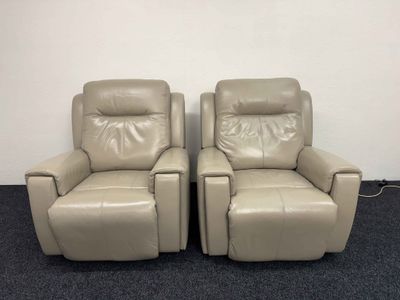 La-Z-Boy Pair United Power Recliner(with Power Lumbar ) in Leather-Clearance Item