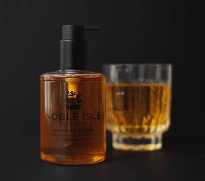 Noble Isle Bath &amp; Shower Gel 250ml - Whiskey &amp; Water