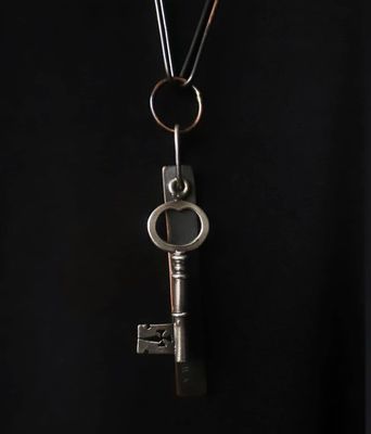 Noir Keyholder necklace