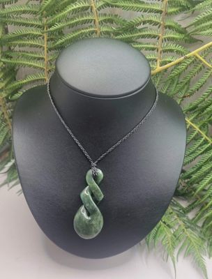 New Zealand Greenstone Pounamu large Pikorua Double Twist 002