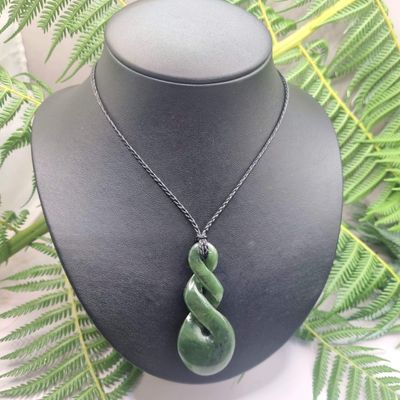 New Zealand Greenstone Pounamu large Pikorua Double Twist BL108