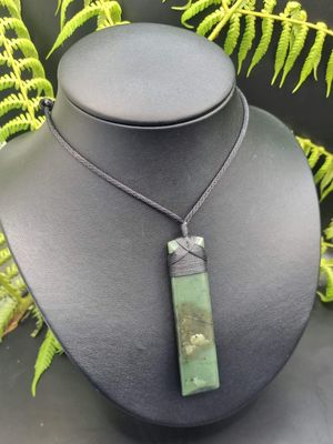 New Zealand Greenstone Pounamu Hei Toki Pendant RY04