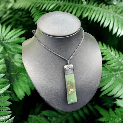 New Zealand Greenstone Pounamu Hei Toki Pendant RY04