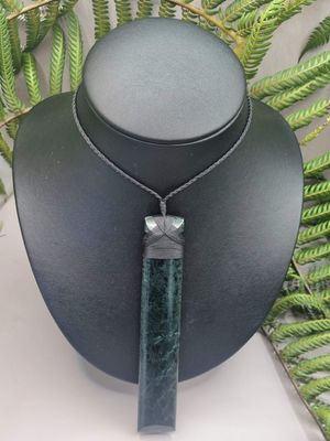 New Zealand Greenstone Pounamu Hei Toki Pendant  RY100