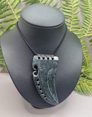 New Zealand Greenstone Pounamu Niho Tooth  001