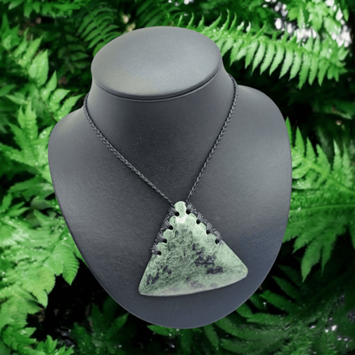 ​New Zealand Greenstone Kawakawa Pounamu Triangle Maunga Pendant​ 01