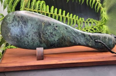 New Zealand Greenstone Pounamu Mere  / Patu  /Club