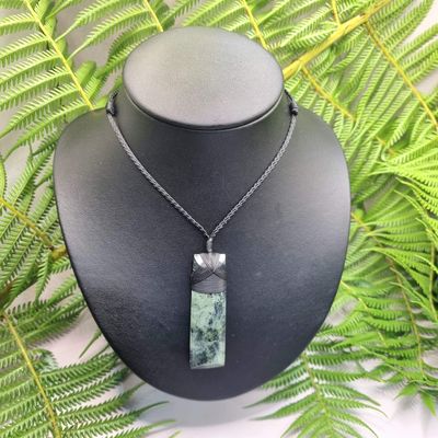 New Zealand Greenstone Pounamu Hei Toki Pendant RY500