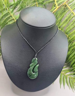 New Zealand Greenstone Pounamu Hei Matau Fish Hook 001