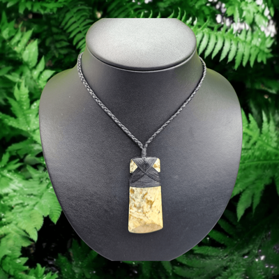 New Zealand Greenstone Pounamu Hei Toki   091