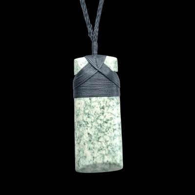 New Zealand Greenstone Pounamu Hei Toki  TR 003