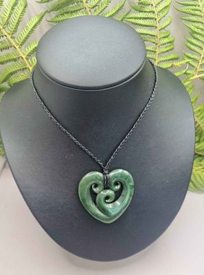 New Zealand Greenstone Pounamu Triple Koru Heart 001