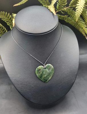 New Zealand Greenstone Pounamu Heart Pendant 001