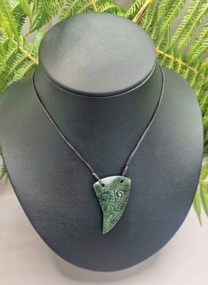 New Zealand Greenstone Pounamu Niho Shark Tooth Pendant 003