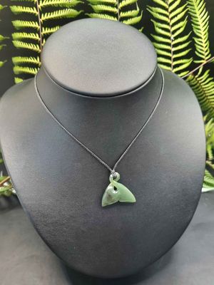 New Zealand Greenstone Pounamu Whale Tail 0012