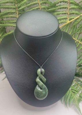 New Zealand Greenstone Pounamu large Pikorua Double Twist 001